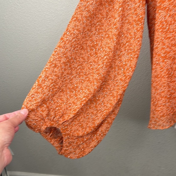 ASTR Boho Rust Ditsy Floral V-neck Long Sleeve Top Size Medium - Picture 4 of 7